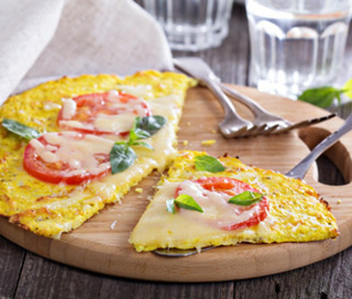 Blumenkohlpizza mit Mozzarella