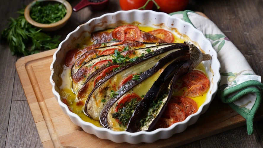 Rezeptbild für Gebackene Aubergine mit Zitronen-Dip
