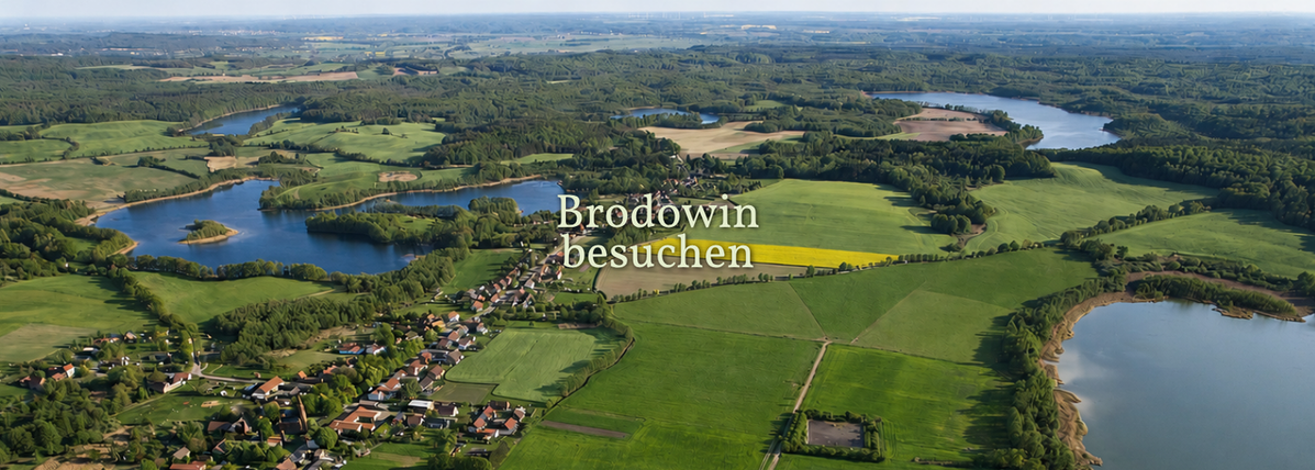 KI generiert: Landschaftsansicht von Brodowin mit Feldern, Seen und Häusern. Text: "Brodowin besuchen".