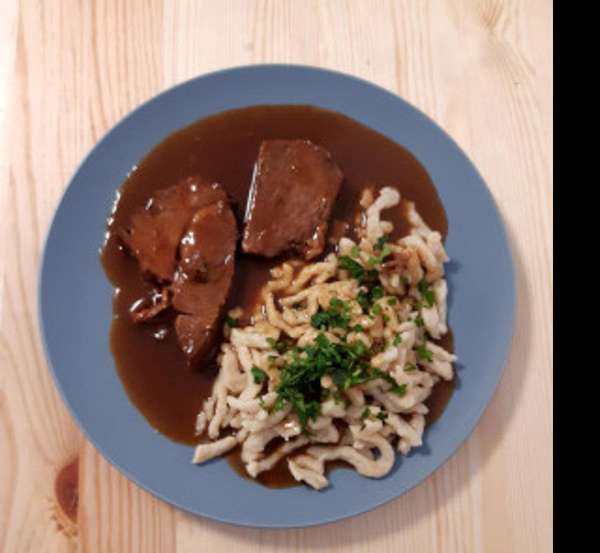 Produktfoto zu Rinderbraten mit Spätzle
