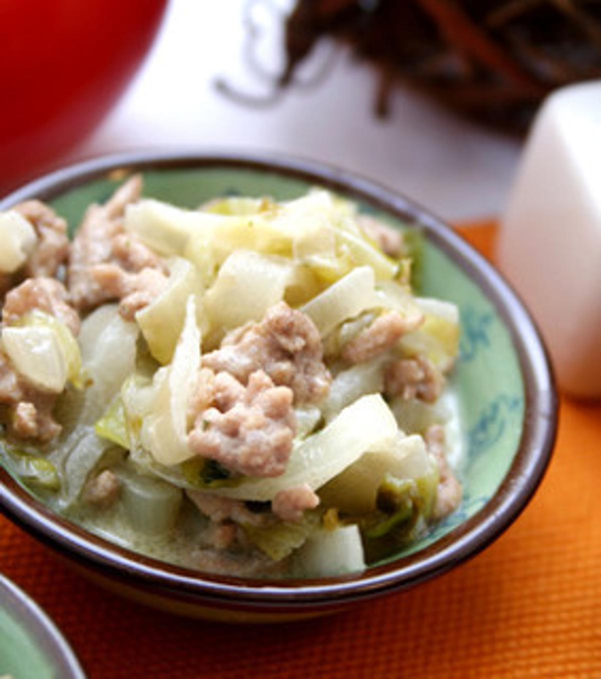 Spitzkohlpfanne mit Rinderhack