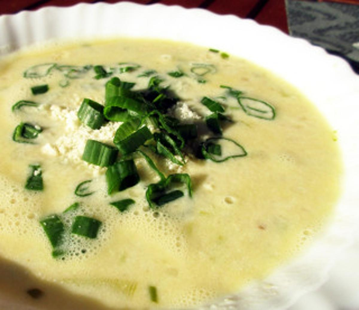 Knoblauchsuppe mit Parmesan