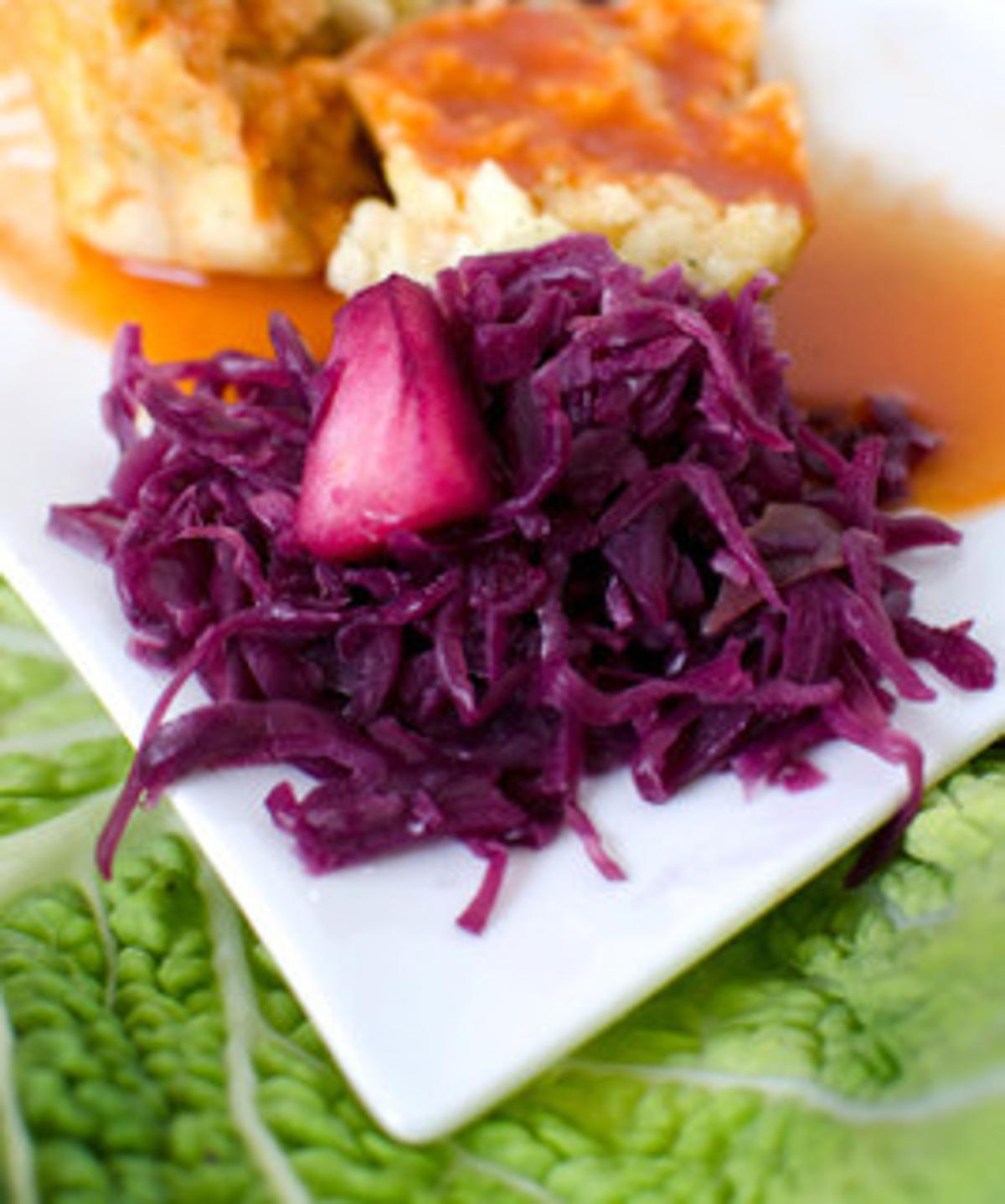 Knödel, Pilzrahmsoße, Rotkohl