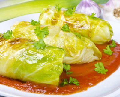 Produktfoto zu Kohlröllchen mit Tomatenreis