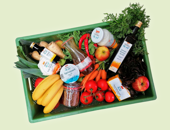 Kiste mit Obst und Gemüse
