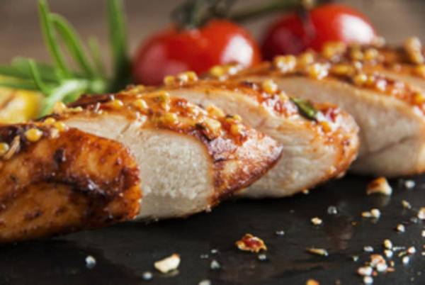 Produktfoto zu Gegrillte Hähnchenbrust mit Honigsauce und Ofengemüse