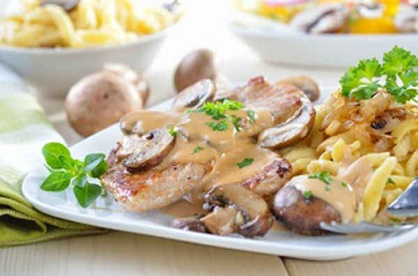 Produktfoto zu Schweinekamm in Sahnesauce