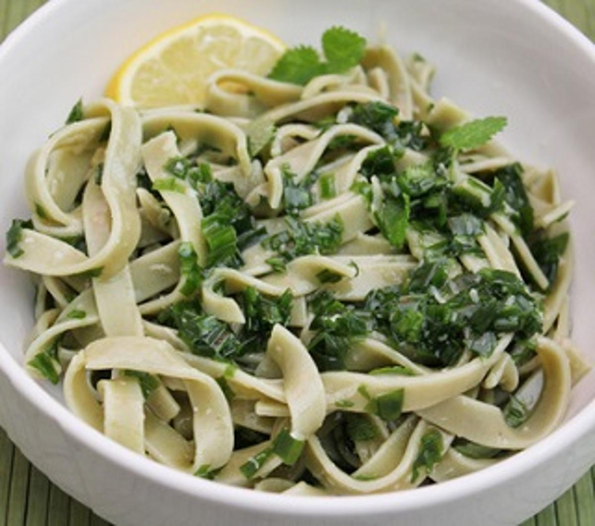 Bandnudeln mit Porree