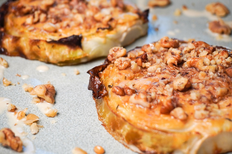 Rezeptbild für Kohl-Steak mit Käse-Nuss-Kruste