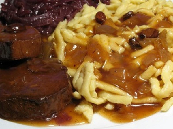 Produktfoto zu Sauerbraten mit Spätzle