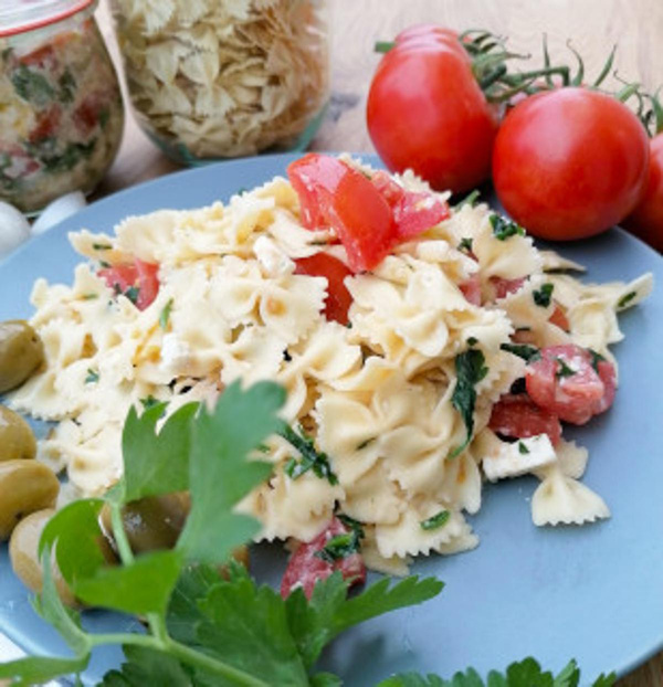 Produktfoto zu Farfalle mit Tomaten und Feta