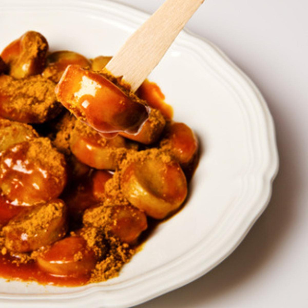 Produktfoto zu Currywurst mit Pommes