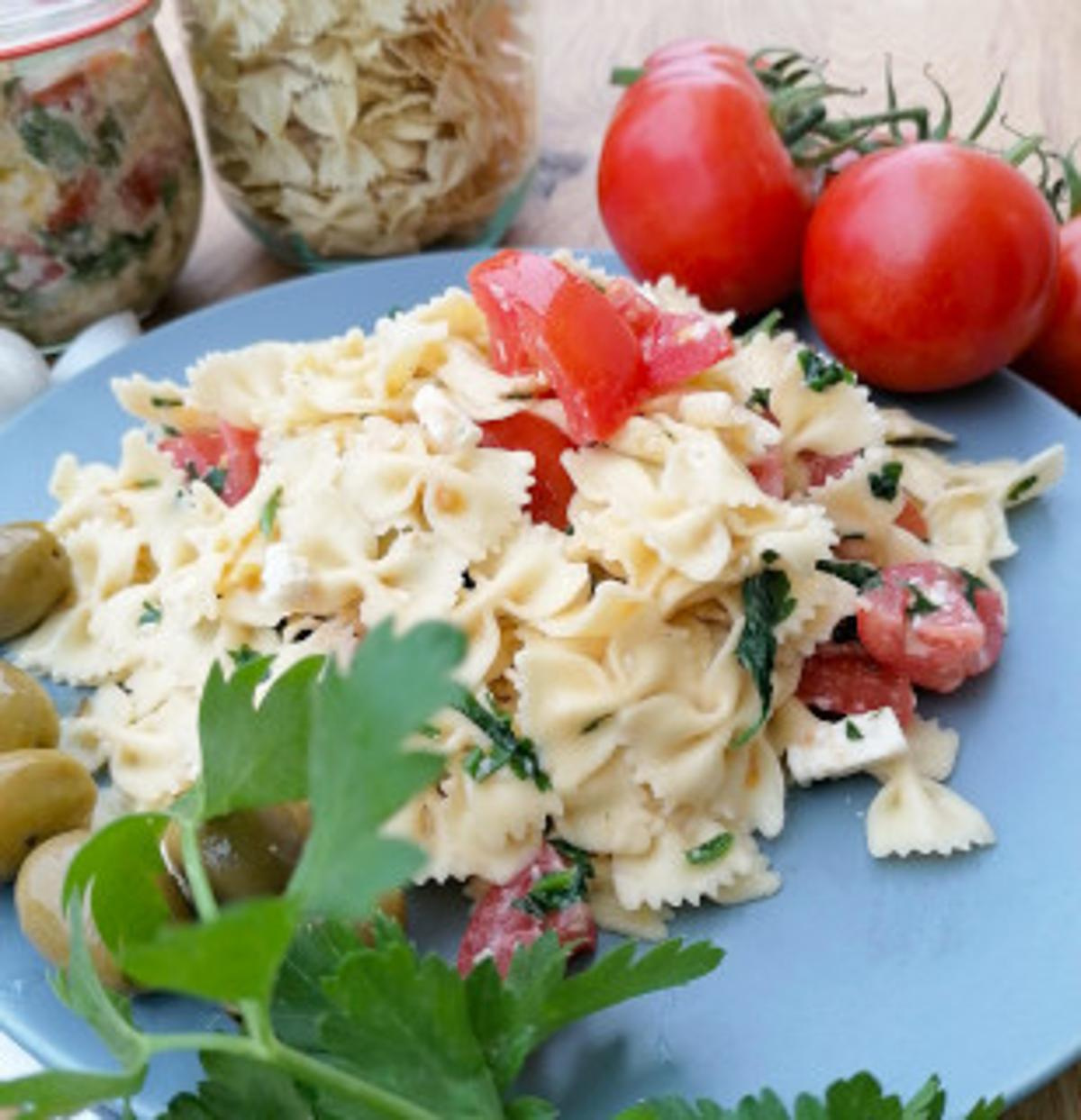 Farfalle mit Tomaten und Feta