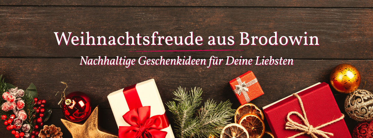KI generiert: Weihnachtsdekoration und Geschenke auf Holz. Text: "Weihnachtsfreude aus Brodowin. Nachhaltige Geschenkideen für Deine Liebsten."