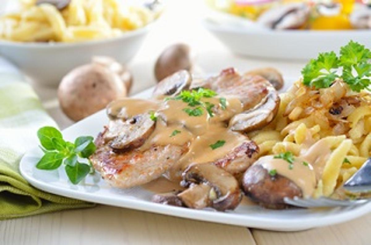 Schweinekamm in Sahnesauce